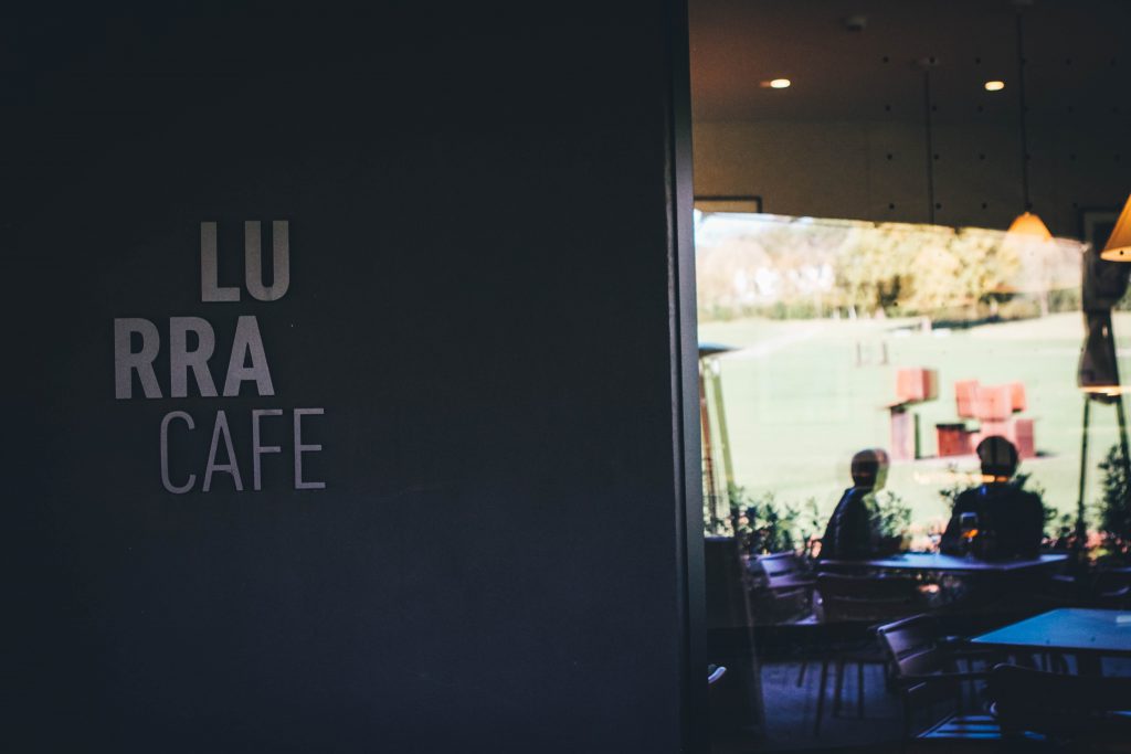 lurra cafe es la cafeteria del museo
